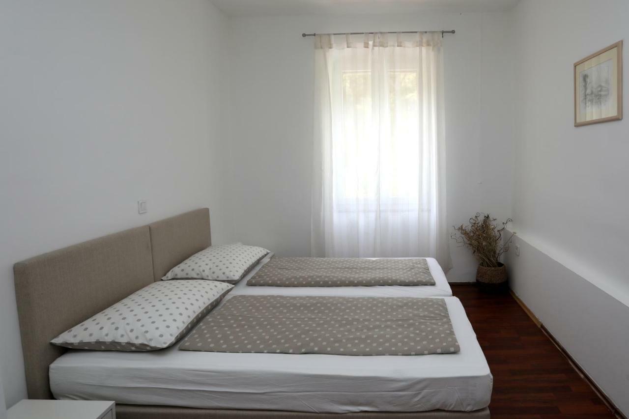 Apartman Cinkopan Pula Exterior photo